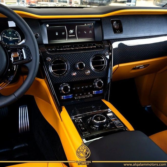 Новый Rolls-Royce Cullinan Black Badge I Рестайлинг, 6.7 л, 2024 в Дубае от Q Motors Черный цвет. GCC | AUTO.AE