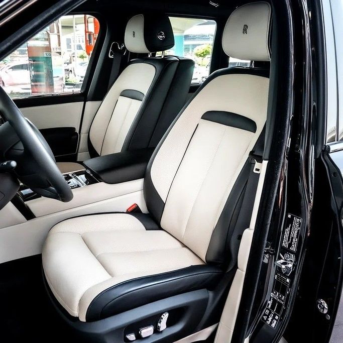 Used Rolls-Royce Cullinan Black Badge I, 6.7 l, 2022 in Dubai by Q Motors, Black color. GCC Specs | AUTO.AE