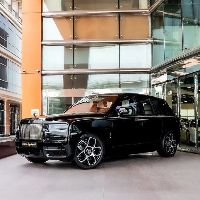 Used Rolls-Royce Cullinan Black Badge I, 6.7 l, 2022 in Dubai by Q Motors, Black color. GCC Specs | AUTO.AE