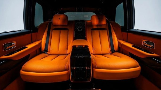 Used Rolls-Royce Cullinan Black Badge I, 6.7 l, 2024 in Dubai by Al Ain Class Motors, Grey color. Japanese Specs | AUTO.AE