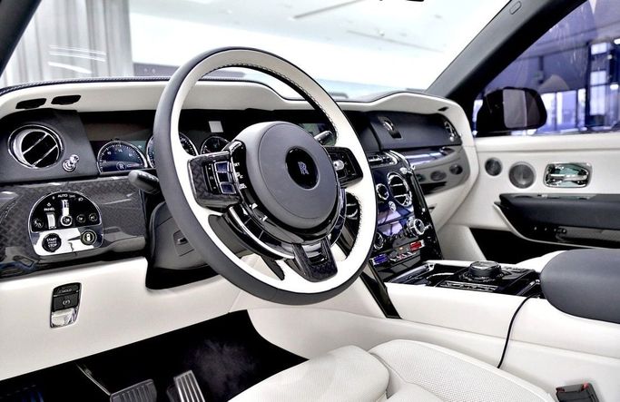 Подержанный Rolls-Royce Cullinan I Рестайлинг, 6.7 л, 2024 в Дубае от Prestige motors Черный цвет. GCC | AUTO.AE