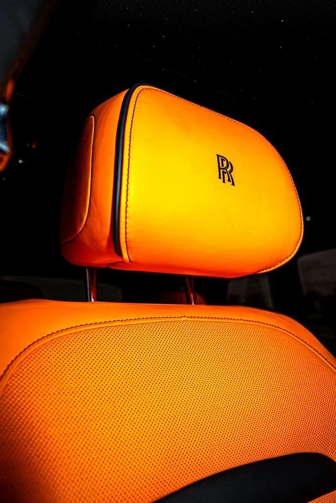 Подержанный Rolls-Royce Cullinan Black Badge I, 6.7 л, 2022 в Дубае от MBA Motors Черный цвет. GCC | AUTO.AE