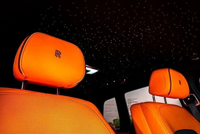 Подержанный Rolls-Royce Cullinan Black Badge I, 6.7 л, 2022 в Дубае от MBA Motors Черный цвет. GCC | AUTO.AE