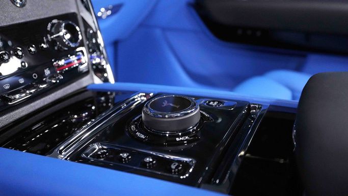New Rolls-Royce Cullinan I, 6.7 l, 2024 in Dubai by Dourado Luxury Car, Black color. European Specs | AUTO.AE