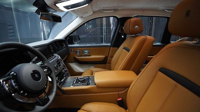 New Rolls-Royce Cullinan I Facelift, 6.7 l, 2025 in Dubai by Dourado Luxury Car, Black color. European Specs | AUTO.AE
