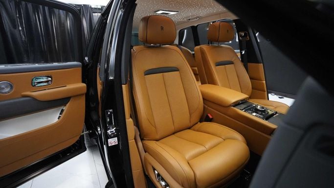 New Rolls-Royce Cullinan I Facelift, 6.7 l, 2025 in Dubai by Dourado Luxury Car, Black color. European Specs | AUTO.AE