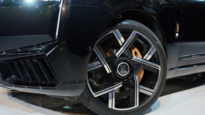 New Rolls-Royce Cullinan I Facelift, 6.7 l, 2025 in Dubai by Dourado Luxury Car, Black color. European Specs | AUTO.AE