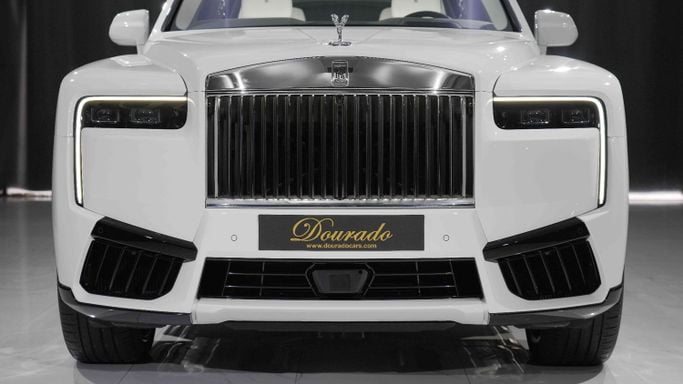 New Rolls-Royce Cullinan I Facelift, 6.7 l, 2025 in Dubai by Dourado Luxury Car, White color. European Specs | AUTO.AE