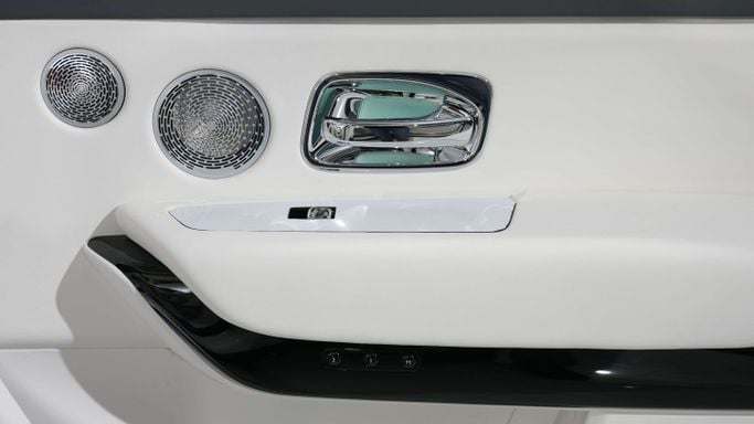 New Rolls-Royce Cullinan I Facelift, 6.7 l, 2025 in Dubai by Dourado Luxury Car, White color. European Specs | AUTO.AE