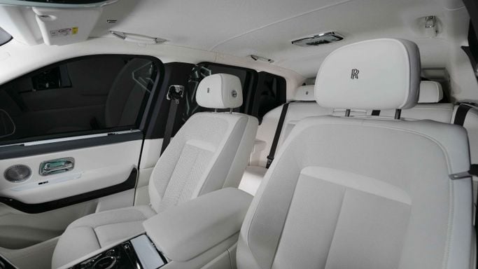 New Rolls-Royce Cullinan I Facelift, 6.7 l, 2025 in Dubai by Dourado Luxury Car, White color. European Specs | AUTO.AE