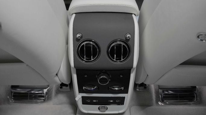 New Rolls-Royce Cullinan I Facelift, 6.7 l, 2025 in Dubai by Dourado Luxury Car, White color. European Specs | AUTO.AE
