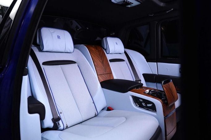 Used Rolls-Royce Cullinan I, 6.7 l, 2019 in Dubai by Dourado Luxury Car, Blue color. GCC Specs | AUTO.AE