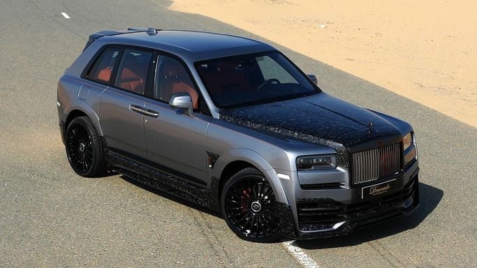 Новый Rolls-Royce Cullinan Black Badge I, 6.7 л, 2023 в Дубае от Dourado Luxury Car Серебристый цвет. Европейская | AUTO.AE