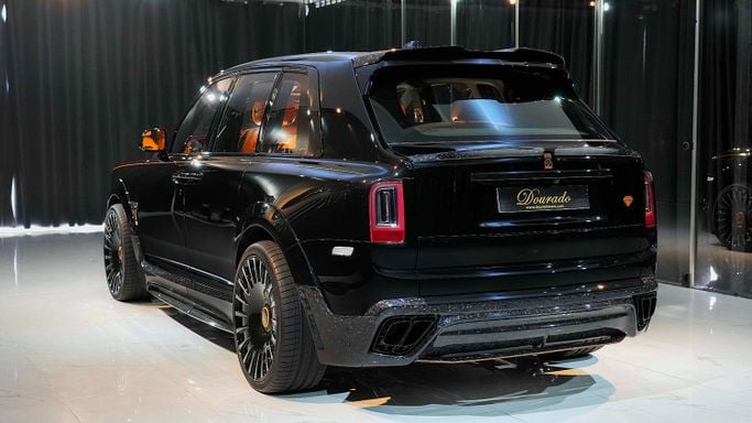 Новый Rolls-Royce Cullinan I, 6.7 л, 2024 в Дубае от Dourado Luxury Car Черный цвет. Европейская | AUTO.AE