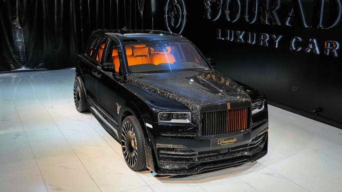 Новый Rolls-Royce Cullinan I, 6.7 л, 2024 в Дубае от Dourado Luxury Car Черный цвет. Европейская | AUTO.AE
