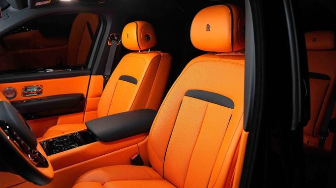 Новый Rolls-Royce Cullinan I, 6.7 л, 2024 в Дубае от Dourado Luxury Car Черный цвет. Европейская | AUTO.AE