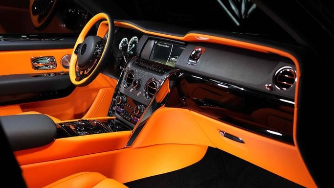 Новый Rolls-Royce Cullinan I, 6.7 л, 2024 в Дубае от Dourado Luxury Car Черный цвет. Европейская | AUTO.AE