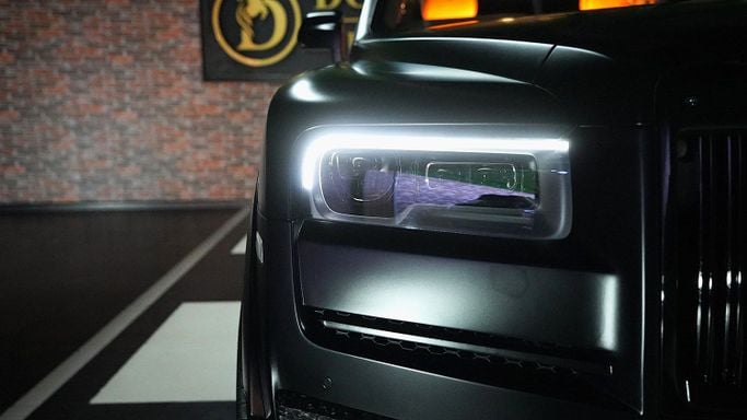 Новый Rolls-Royce Cullinan I, 6.7 л, 2024 в Дубае от Dourado Luxury Car Черный цвет. Европейская | AUTO.AE