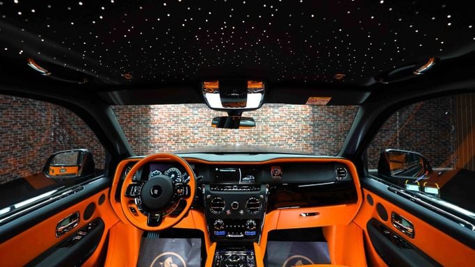 Новый Rolls-Royce Cullinan I, 6.7 л, 2024 в Дубае от Dourado Luxury Car Черный цвет. Европейская | AUTO.AE