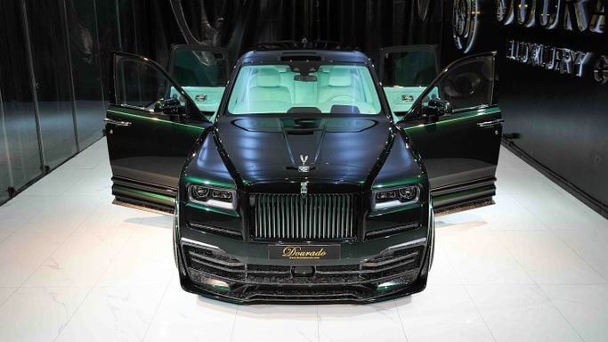 Новый Rolls-Royce Cullinan I, 6.7 л, 2024 в Дубае от Dourado Luxury Car Зеленый цвет. Европейская | AUTO.AE