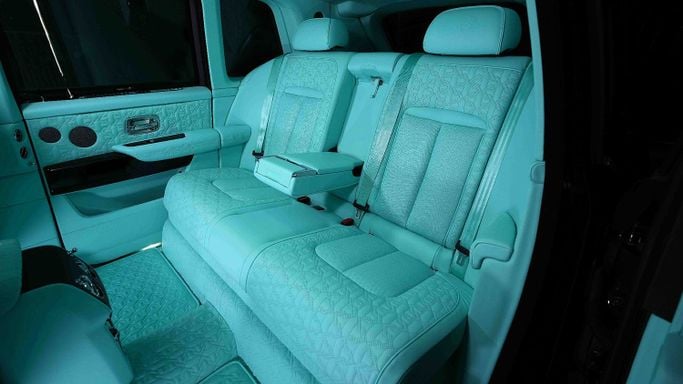 Новый Rolls-Royce Cullinan I, 6.7 л, 2024 в Дубае от Dourado Luxury Car Зеленый цвет. Европейская | AUTO.AE