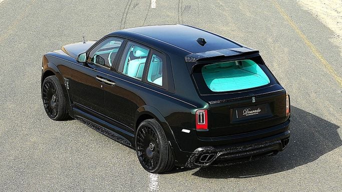 Новый Rolls-Royce Cullinan I, 6.7 л, 2024 в Дубае от Dourado Luxury Car Зеленый цвет. Европейская | AUTO.AE