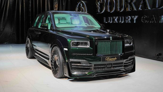 Новый Rolls-Royce Cullinan I, 6.7 л, 2024 в Дубае от Dourado Luxury Car Зеленый цвет. Европейская | AUTO.AE