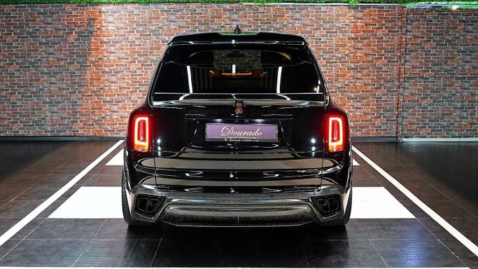 Новый Rolls-Royce Cullinan I, 6.7 л, 2024 в Дубае от Dourado Luxury Car Черный цвет. Европейская | AUTO.AE