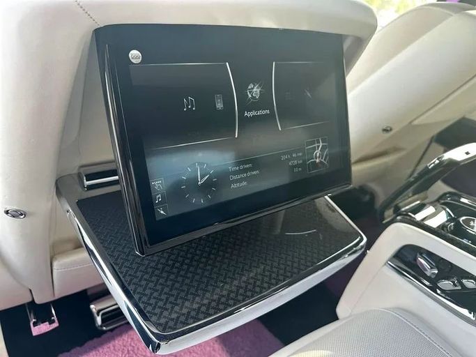 Подержанный Rolls-Royce Cullinan Black Badge I, 6.7 л, 2021 в Дубае от 8 Ba Motors Пурпурный цвет. GCC | AUTO.AE
