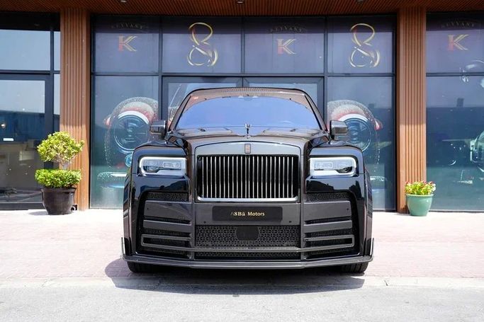 Подержанный Rolls-Royce Cullinan Black Badge I, 6.7 л, 2022 в Дубае от 8 Ba Motors Черный цвет. Европейская | AUTO.AE