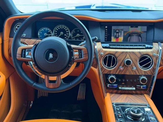 Подержанный Rolls-Royce Cullinan I, 6.7 л, 2019 в Дубае от Pegasus Automobile Серый цвет. GCC | AUTO.AE