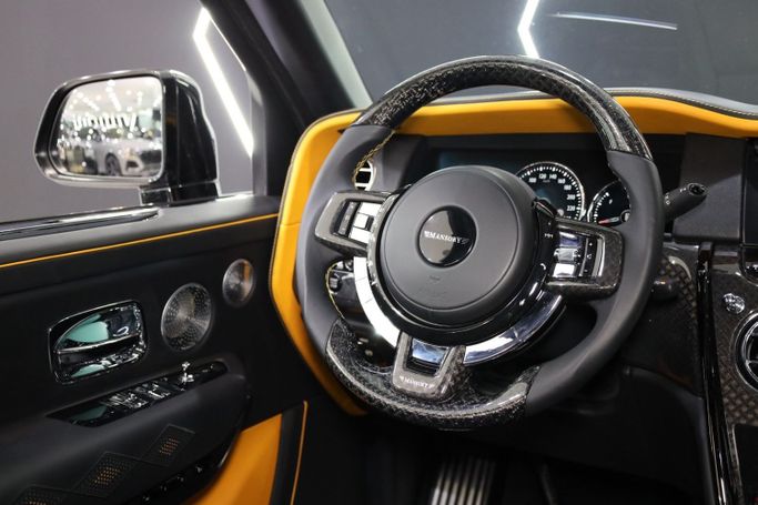 Подержанный Rolls-Royce Cullinan Black Badge I, 6.7 л, 2021 в Дубае от Sanam Cars Черный цвет. GCC | AUTO.AE