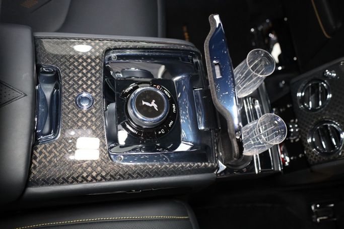 Подержанный Rolls-Royce Cullinan Black Badge I, 6.7 л, 2021 в Дубае от Sanam Cars Черный цвет. GCC | AUTO.AE