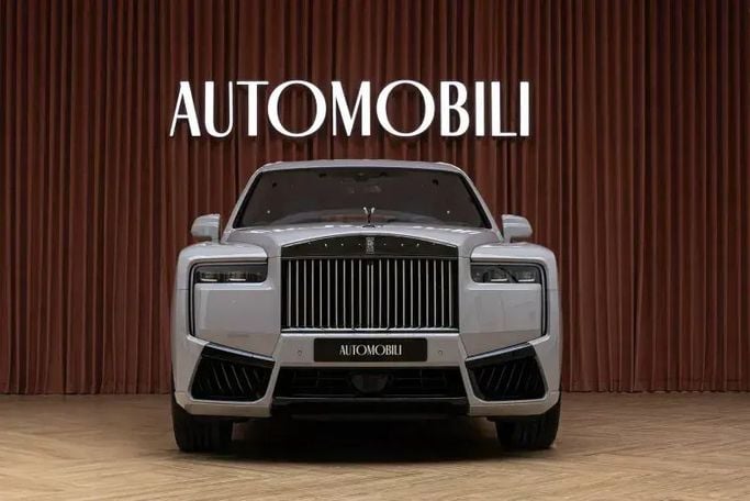 Новый Rolls-Royce Cullinan I Рестайлинг, 6.7 л, 2025 в Дубае от Automobili Motors Серый цвет. GCC | AUTO.AE