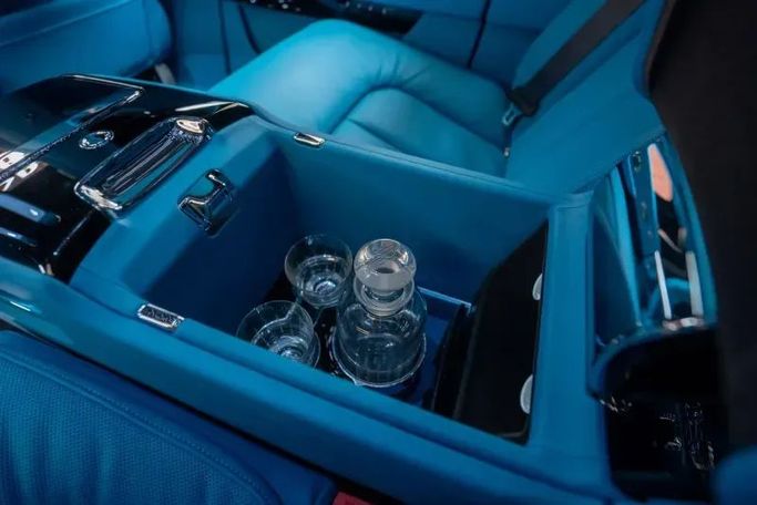 Подержанный Rolls-Royce Cullinan I Рестайлинг, 6.7 л, 2025 в Дубае от Automobili Motors Черный цвет. GCC | AUTO.AE