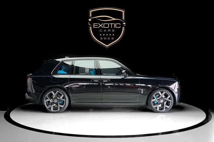 Новый Rolls-Royce Cullinan Black Badge I Рестайлинг, 6.7 л, 2025 в Дубае от Exotic Cars Черный цвет. GCC | AUTO.AE