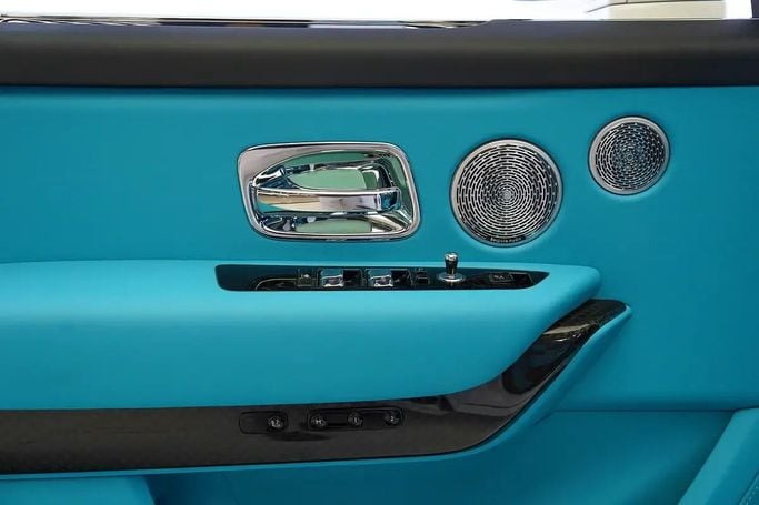 Новый Rolls-Royce Cullinan Black Badge I Рестайлинг, 6.7 л, 2025 в Дубае от Exotic Cars Белый цвет. Other | AUTO.AE