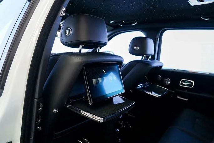 Новый Rolls-Royce Cullinan Black Badge I Рестайлинг, 6.7 л, 2025 в Дубае от Exotic Cars Белый цвет. Other | AUTO.AE