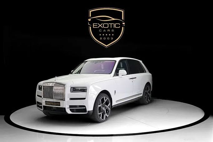 Подержанный Rolls-Royce Cullinan Black Badge I, 6.7 л, 2024 в Дубае от Exotic Cars Белый цвет. Other | AUTO.AE