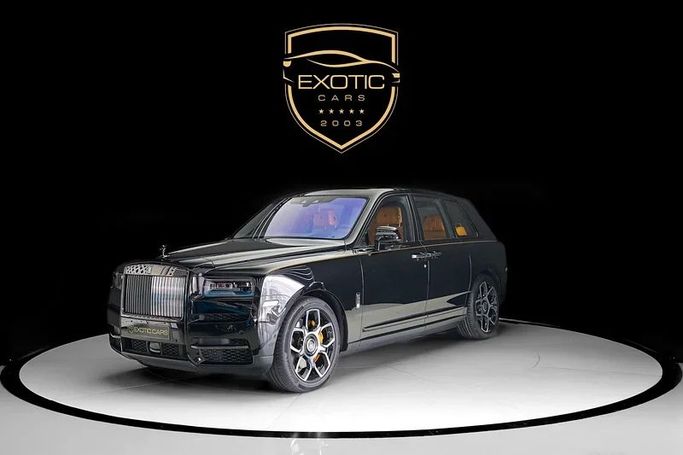 Подержанный Rolls-Royce Cullinan Black Badge I, 6.7 л, 2022 в Дубае от Exotic Cars Черный цвет. GCC | AUTO.AE