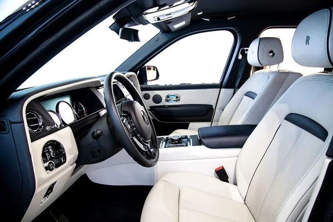 Подержанный Rolls-Royce Cullinan I, 6.7 л, 2021 в Дубае от Exotic Cars Синий цвет. Other | AUTO.AE