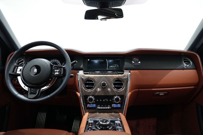 Used Rolls-Royce Cullinan Black Badge I, 6.7 l, 2022 in Dubai by Oscar Motors, Blue color. GCC Specs | AUTO.AE