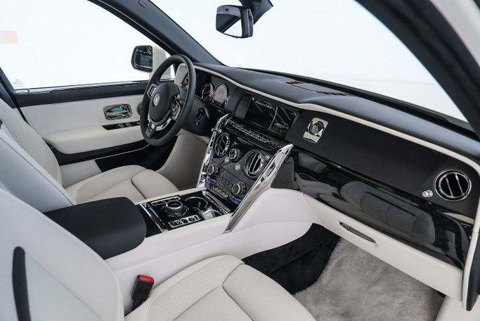 جديدة Rolls-Royce Cullinan Black Badge I, 6.7 l, 2024 في في دبي من Exotic Cars، اللون أبيض. أخرى | AUTO.AE