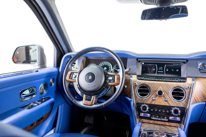 Подержанный Rolls-Royce Cullinan I, 6.7 л, 2020 в Дубае от The Car Superstore Серый цвет. GCC | AUTO.AE