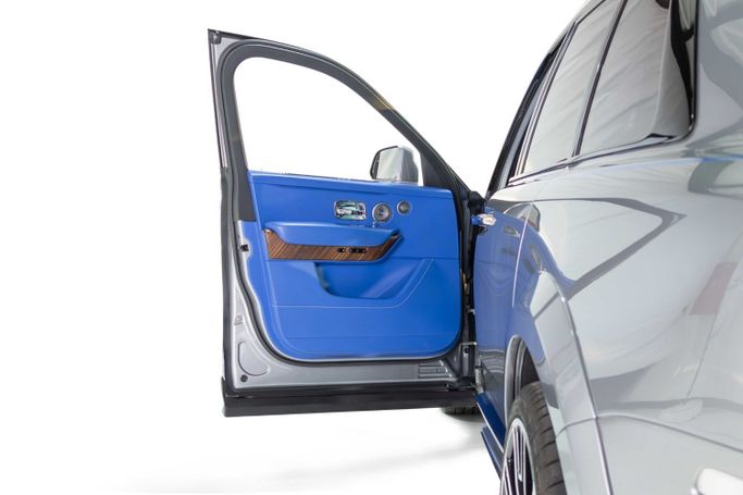 Подержанный Rolls-Royce Cullinan I, 6.7 л, 2020 в Дубае от The Car Superstore Серый цвет. GCC | AUTO.AE