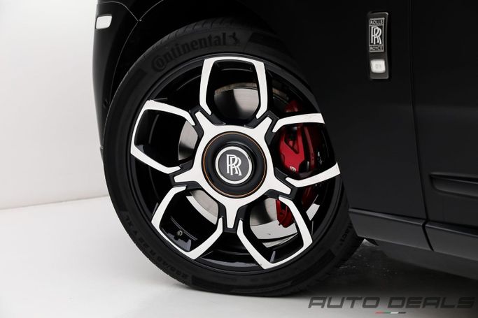Подержанный Rolls-Royce Cullinan Black Badge I, 6.7 л, 2021 в Дубае от AUTO DEALS Черный цвет. GCC | AUTO.AE