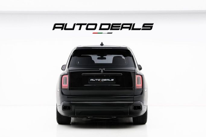 Подержанный Rolls-Royce Cullinan Black Badge I, 6.7 л, 2021 в Дубае от AUTO DEALS Черный цвет. GCC | AUTO.AE