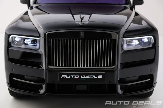 Подержанный Rolls-Royce Cullinan Black Badge I, 6.7 л, 2021 в Дубае от AUTO DEALS Черный цвет. GCC | AUTO.AE
