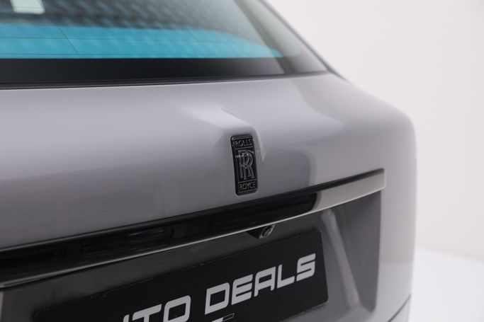 Новый Rolls-Royce Cullinan Black Badge I Рестайлинг, 6.7 л, 2025 в Дубае от AUTO DEALS Серый цвет. Европейская | AUTO.AE