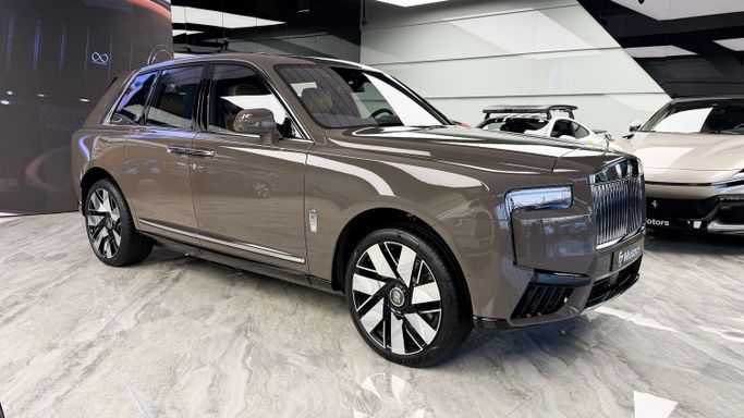 Новый Rolls-Royce Cullinan I Рестайлинг, 6.7 л, 2025 в Дубае от F7 Motors Серый цвет. Европейская | AUTO.AE